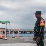 2. Koramil Nusa Penida Terjunkan Babinsa Pantau Situasi di Pelabuhan