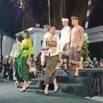 Berita_232512101257_tak-kalah-menarik-di-hari-kedua-fashion-show-swarnakara-kembali-tampilkan-karya-terbaik-desiner-dan-umkm-unggulan-denpasar