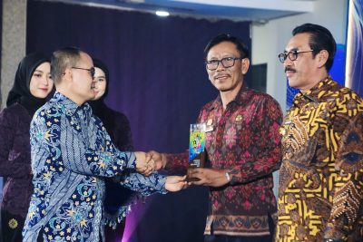 39_pemkab-buleleng-terima-apresiasi-kategori-pemerintah-daerah-cerdas-berkarakter-2024