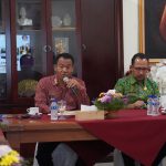 61_pj-lihadnyana-desember-ini-penataan-paving-dan-rumput-hijau-rampung