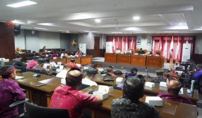 rapat terkait SILPA Karangasem