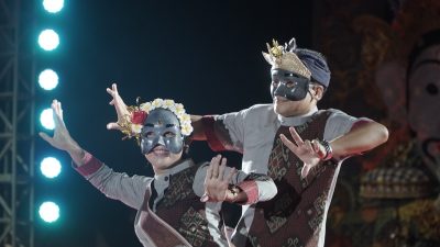 Penampilan fashion show Ethnoglam serangkaian Buleleng Festival 2025