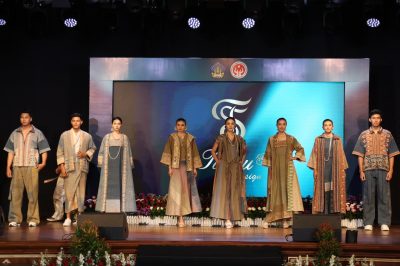 Fashion show karya desainer lokal pada Bali Fashion Parade 2025