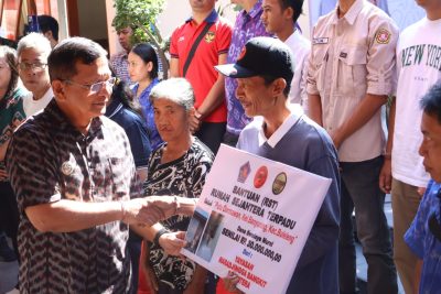 Penyerahan bantuan RST secara simbolis
