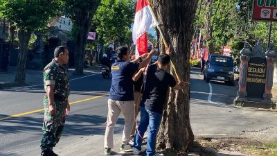 Pengibaran bendera merah putih di Buleleng.