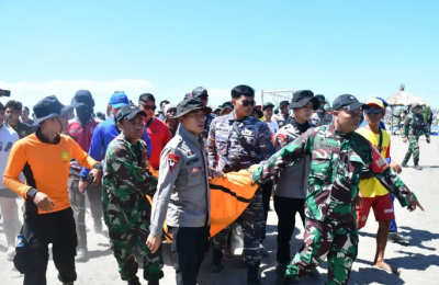 Proses evakuasi korban hilang Kapal Cepat Bali Dolphin II