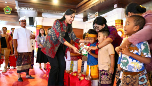 Dukung Program Wajib Belajar 1 Tahun Pra-Sekolah, Bunda PAUD Gianyar Buka Acara Lomba Mewarnai