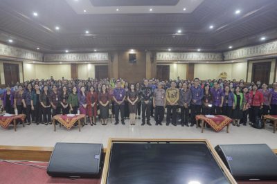 Bunda PAUD Badung, Nyonya Rasniathi Adi Arnawa, membuka kegiatan Advokasi Kebijakan Implementasi Wajib Belajar Satu Tahun Prasekolah di Ruang Kerta Gosana, Puspem Badung