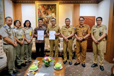 Penyerahan 120 bidang tanah kepada Pemkot Denpasar.