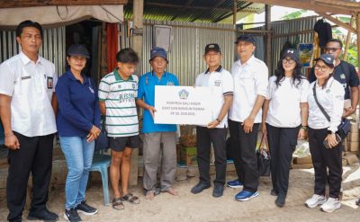 Penyerahan bantuan rumah layak huni secara simbolis