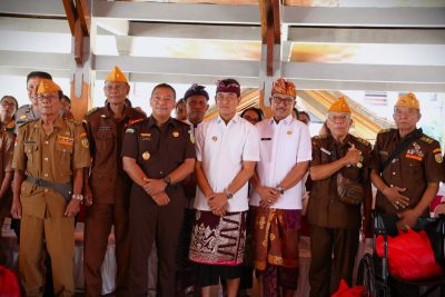Wakil Bupati Gede Supriatna memimpin kegiatan tatap muka bersama para veteran di Wantilan Praja Winangun Kantor Bupati Buleleng, Kamis (14/8).