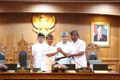 Ketua DPRD Badung Anom Gumanti memimpin rapat paripurna, Kamis, 14 Agustus 2025 dengan agenda jawaban pemerintah disampaikan Bupati Adi Arnawa.