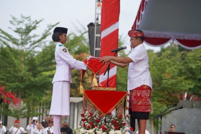 Bupati Bangli bertindak sebagai Inspektur pada peringatan HUT ke-80 Kemerdekaan RI
