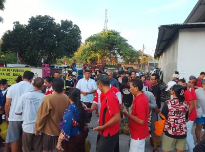 Pasar murah dalam rangka peringatan HUT ke-80 RI yang berlangsung di Pasar Desa Adat Penatih.
