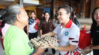TP PKK Denpasar bagikan PMT untuk 225 lansia, ibu hamil, dan balita di Kecamatan Denpasar Timur dan Denpasar Selatan.