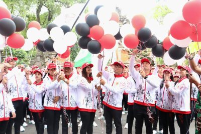 Kontingen Denpasar mengikuti 48 cabang olahraga dan 4 cabang olahraga eksebisi dengan menerjunkan 838 atlet, dan 200 pelatih, sehinga total keseluruhan Tim Kontingan Kota Denpasar sebanyak 1.038 orang.