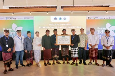 Penandatanganan Deklarasi Menuju Desa Intaran Sanur ramah lingkungan di Segara The Seaside, Sanur