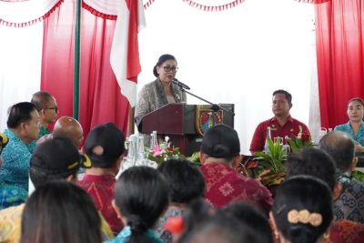 Ny Putri Koster memberikan sosialisasi PSBS Padas di dua kecamatan di Kabupaten Karangasem.
