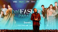 Gubernur Koster mengapresiasi Bali Fashion Parade 2025 yang dilaksanakan di Gedung Kertha Sabha, Sabtu (30/8).
