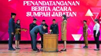 Bupati Adi Arnawa Lantik PNS dan PPPK Tahap II