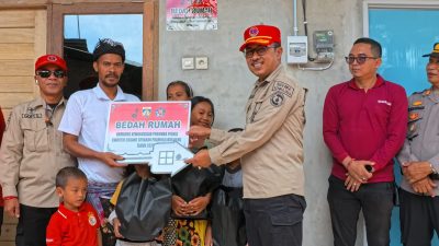 Gerakan Pramuka Buleleng menyerahkan dua unit rumah layak huni kepada dua warga kurang mampu di Kabupaten Buleleng.