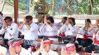 Persembahyangan serangkaian Purnama Sasih Ketiga dan rahina Banyu Pinaruh di Pura Luhur Batukau,