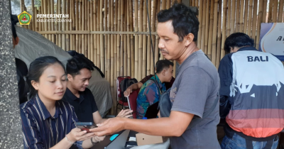 Aktivasi IKD bagi Penerima PKH di Desa Temesi