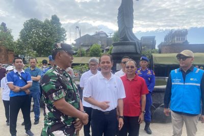 Gubernur Bali Wayan Koster membuat larangan alih fungsi lahan usai dapat arahan Menteri LH di Denpasar, Minggu 14/9/2025. (ANTARA/Ni Putu Putri Muliantari)