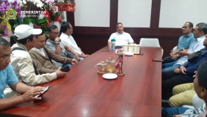 Sekda Gianyar Gus Bem melakukan sidak ke sejumlah kantor Organisasi Perangkat Daerah