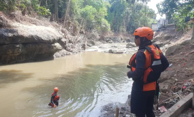 Proses Pencarian korban banjir di Perumahan Permata Residence, Mengwi,