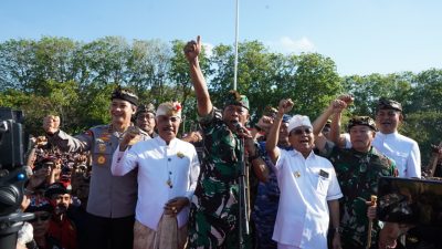 Gelar Agung Pecalang Bali di Lapangan Niti Mandala Renon.