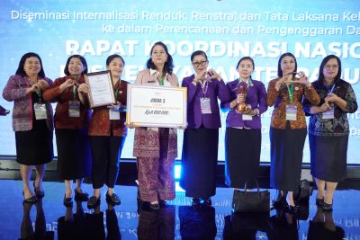 Ny. Putri Koster, Raih Juara III Nasional Implementasi 6 SPM di Rakornas Posyandu 2025