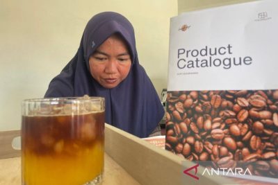 Lakon Srikandi penyuling asa kopi robusta di lereng Gunung Ciremai