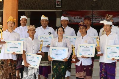 15_generasi-emas-buleleng-10-pemuda-pelopor-terima-penghargaan-di-momentum-sumpah-pemuda-ke-97_2025-10-28-10-28-47 Generasi Emas Buleleng: 10 Pemuda Pelopor Terima Penghargaan di Momentum Sumpah Pemuda ke-97
