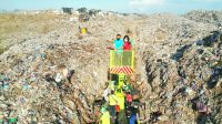Sinergi Pemkab Buleleng dan EEN Buleleng, Lakukan Penyemprotan Eco Enzyme di TPA Bengkala