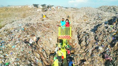Sinergi Pemkab Buleleng dan EEN Buleleng, Lakukan Penyemprotan Eco Enzyme di TPA Bengkala