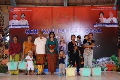 DKPP Buleleng Bagikan 300 Paket Bahan Percontohan Pangan B2SA Untuk Keluarga Beresiko Stunting