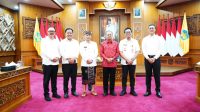 Gubernur Koster saat rapat koordinasi bersama kepala daerah terkait tindak lanjut pembangunan infrastruktur strategis