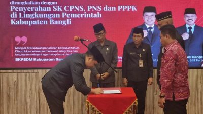 Bupati Sedana Arta Lantik Pejabat Tinggi Pratama dan Serahkan SK ASN di Bangli
