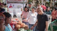 WhatsApp Image 2025-10-24 at 14.21.28_4381a50d Wabup Diar Tinjau Pasar Tani, Upaya Jaga Stabilitas Harga Pangan Lokal.