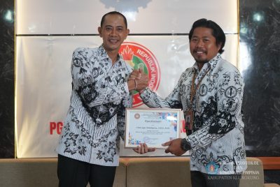 Wabup Tjok Surya Dorong Proyeksi Jelas Kelahiran Ratusan Guru Berprestasi