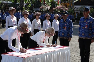 Bupati Sanjaya Serahkan SK P3K Tahap II Pada Upacara Hari Kesadaran Nasional