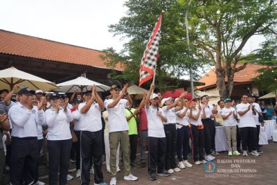Ratusan Peserta Semarakkan Jalan Santai di Festival Goa Lawah
