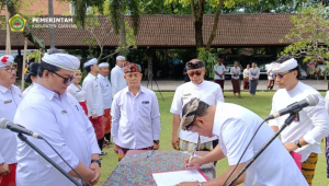 Bupati Mahayastra Lantik 10 JPT