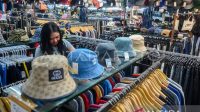Membeli status berkelas dari baju bekas
