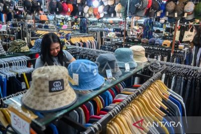 Membeli status berkelas dari baju bekas