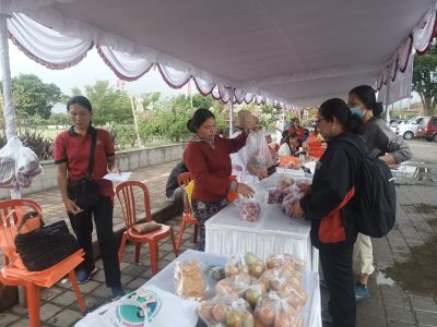 Sambut Hari Raya Kuningan, Dinas PKP Bangli Gelar Gerakan Pangan Murah di Alun-Alun Bangli