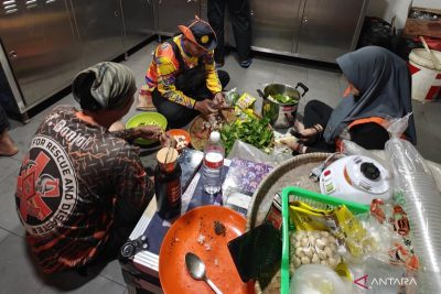 Berpadu di dapur kapal operasi SAR Sumatera