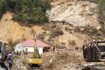 Remaja di Tapteng tertimbun longsor usai sempat selamatkan ayah stroke