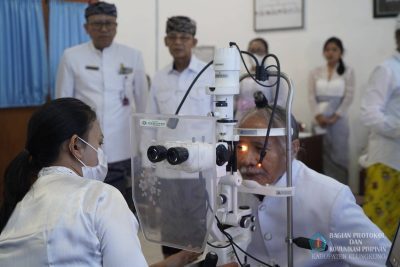 Bupati Satria Hadiri Pemeriksaan Kesehatan Gratis Para Sulinggih